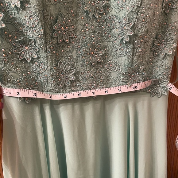 CITY TRIANGLES Mint Green Formal Dress Size 5 Special Occasion - Picture 11 of 13